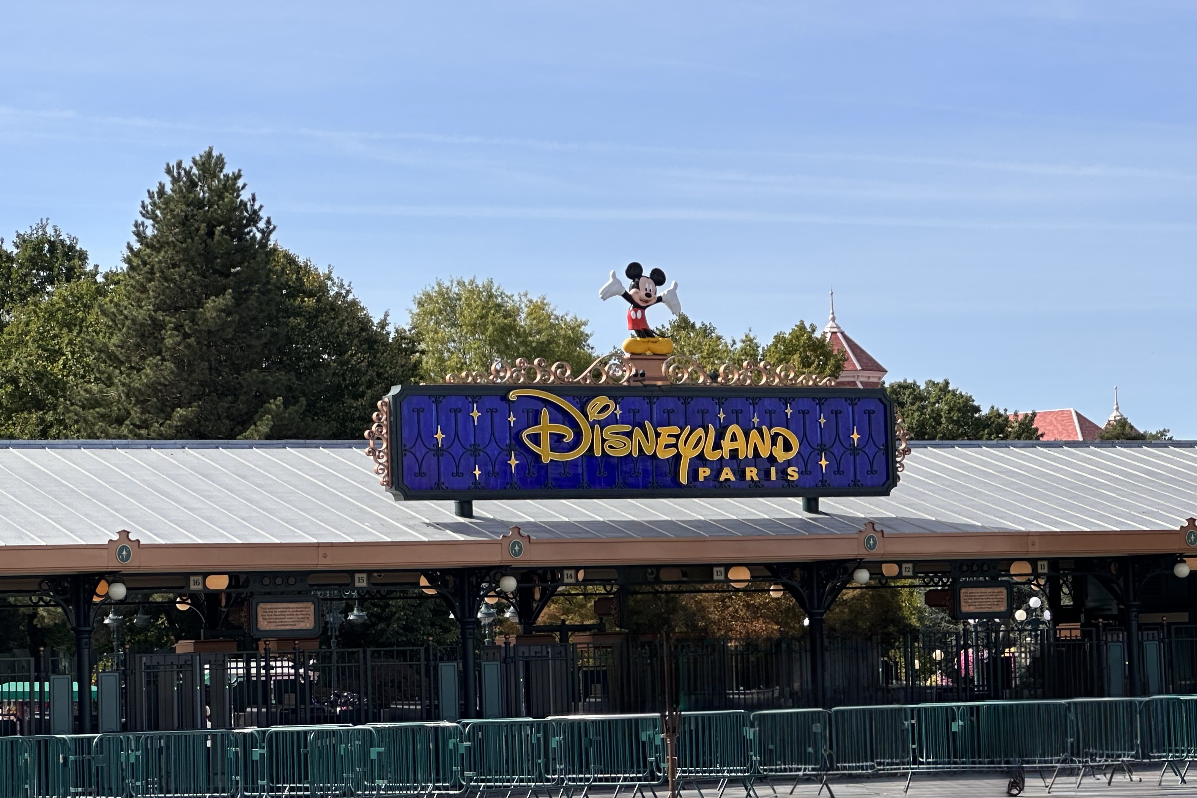 Disneyland Paris vs Disney World. My First Visit, Food Tips & Ride Comparisons